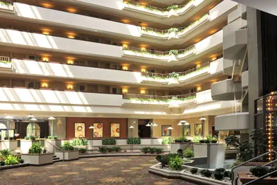 Photo 3 - Embassy Suites Hotel Des Moines Downtown