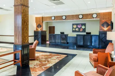Photo 5 - Clarion Hotel Somerset - New Brunswick