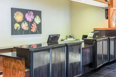 Photo 3 - Clarion Hotel Somerset - New Brunswick