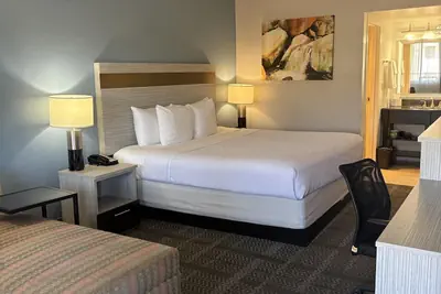 Photo 3 - SureStay InnSuites Phoenix Hotel & Suites by Best Western