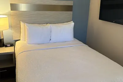 Photo 5 - SureStay InnSuites Phoenix Hotel & Suites by Best Western