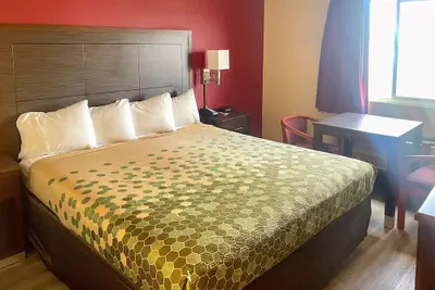 Photo 4 - Econo Lodge Inn & Suites Corning Travel Center