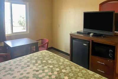Photo 5 - Econo Lodge Inn & Suites Corning Travel Center