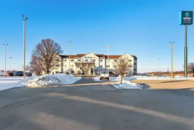 Photo 2 - Clarion Pointe Mattoon near University