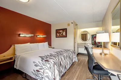 Photo 5 - Red Roof Inn Greensboro Coliseum