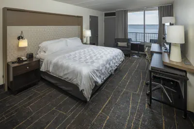 Photo 5 - Holiday Inn Detroit Lakes - Lakefront by IHG
