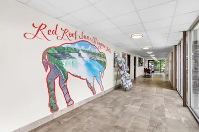 Photo 4 - Red Roof Inn Niagara Falls
