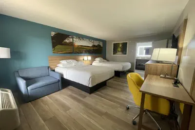 Photo 5 - Days Inn & Suites by Wyndham York