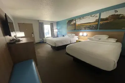 Photo 3 - Days Inn & Suites by Wyndham York
