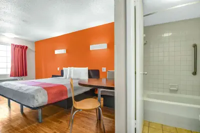Photo 5 - Motel 6 Calhoun, GA