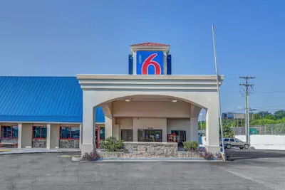 Photo 2 - Motel 6 Calhoun, GA