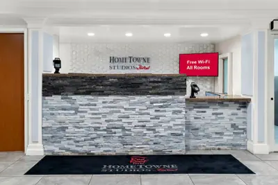 Photo 3 - HomeTowne Studios by Red Roof Auburn Hills
