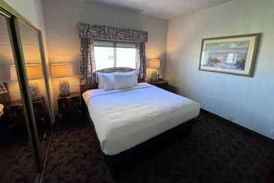 Photo 4 - Promenade Inn & Suites Oceanfront