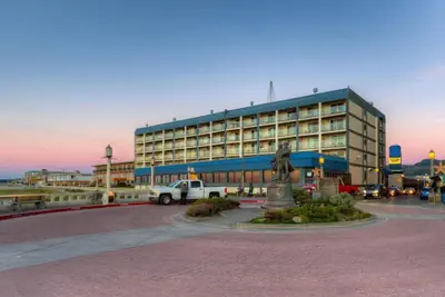 Photo 2 - Promenade Inn & Suites Oceanfront