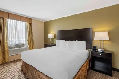 Photo 4 - Spark by Hilton Watertown
