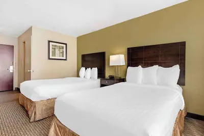 Photo 3 - Spark by Hilton Watertown