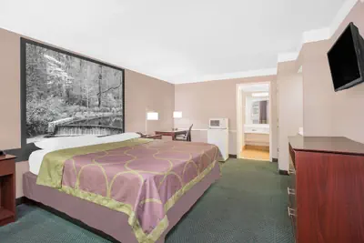 Photo 5 - Super 8 by Wyndham Austell/Six Flags