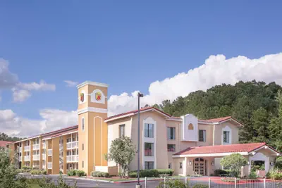 Photo 2 - Super 8 by Wyndham Austell/Six Flags