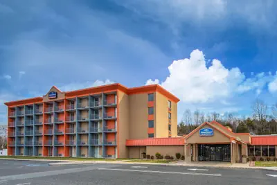 Photo 2 - Howard Johnson by Wyndham Lexington