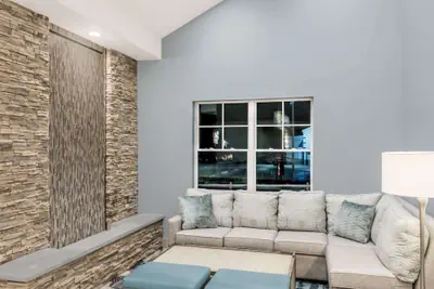 Photo 3 - Howard Johnson by Wyndham Middletown Newport Area