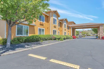 Photo 2 - Quality Inn near Six Flags Discovery Kingdom - Napa Valley