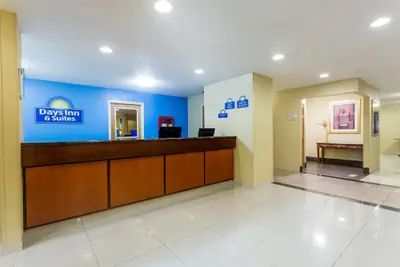 Photo 4 - Days Inn & Suites by Wyndham Bloomington/Normal IL