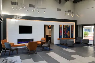 Photo 5 - La Quinta Inn & Suites by Wyndham Ft. Myers-Sanibel Gateway