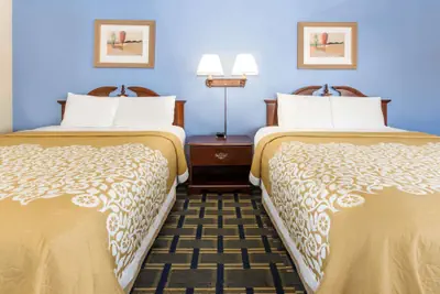 Photo 2 - Days Inn by Wyndham Plymouth
