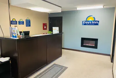 Photo 4 - Days Inn by Wyndham Plymouth
