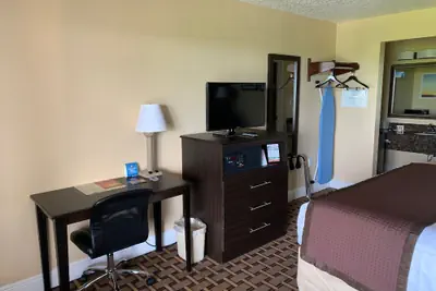 Photo 5 - Days Inn by Wyndham Fort Lauderdale-Oakland Park Airport N