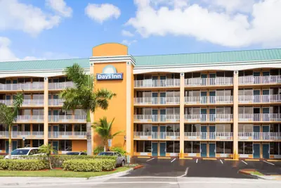 Photo 2 - Days Inn by Wyndham Fort Lauderdale-Oakland Park Airport N