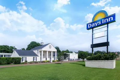 Photo 2 - Days Inn by Wyndham Natchez