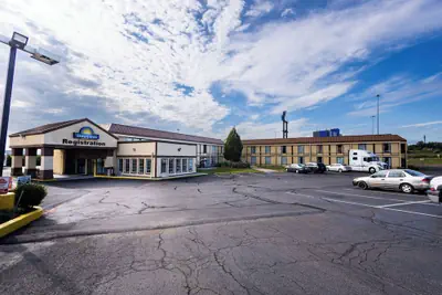 Photo 2 - Days Inn by Wyndham Sharonville