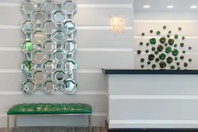 Photo 4 - State Plaza Hotel