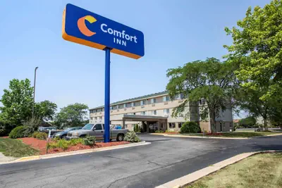 Photo 2 - Comfort Inn Rockford near Casino District