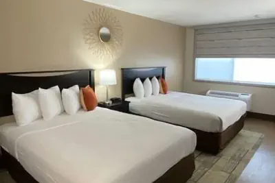 Photo 5 - Stanford Inn & Suites Anaheim