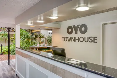 Photo 5 - OYO Townhouse Tulsa Woodland Hills
