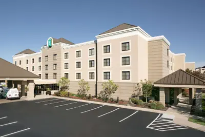 Photo 2 - Embassy Suites by Hilton Cleveland Beachwood