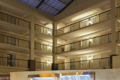 Photo 4 - Embassy Suites by Hilton Cleveland Beachwood