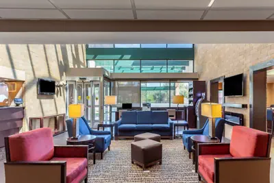 Photo 5 - Comfort Suites Oakbrook Terrace near Oakbrook Center