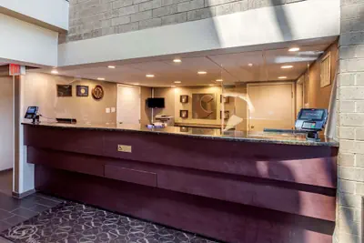 Photo 4 - Comfort Suites Oakbrook Terrace near Oakbrook Center