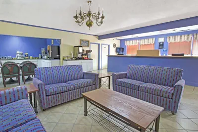 Photo 4 - Days Inn by Wyndham Benson