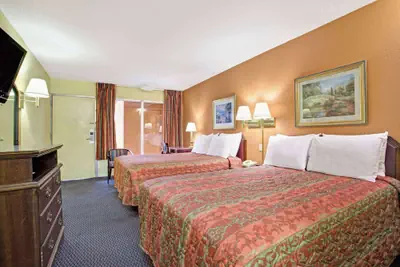 Photo 5 - Days Inn by Wyndham Benson