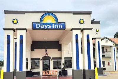Photo 2 - Days Inn by Wyndham Orange
