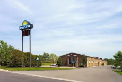 Photo 2 - Days Inn by Wyndham Rockford I-90 Casino District