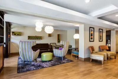 Photo 5 - La Quinta Inn & Suites by Wyndham San Diego Mission Bay