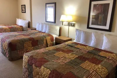 Photo 4 - Days Inn by Wyndham Iron Mountain