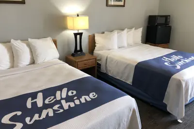 Photo 5 - Days Inn by Wyndham Iron Mountain
