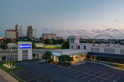 Photo 2 - Wyndham Riverfront Little Rock