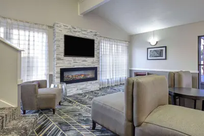 Photo 4 - La Quinta Inn by Wyndham El Dorado